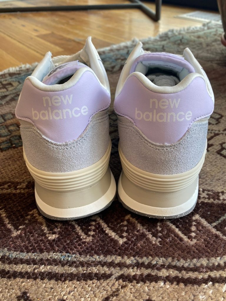 New Balance 574 Sneaker in Grey/Purple
