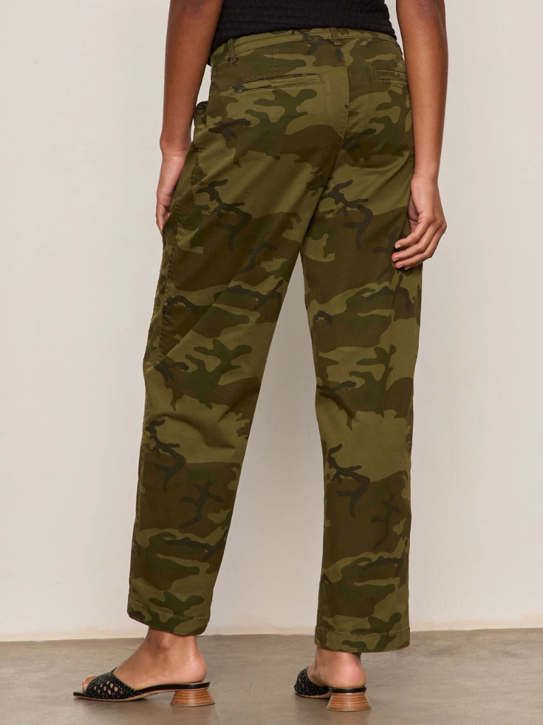 Boyfriend Cruiser Barrel Twill Pants in Camo