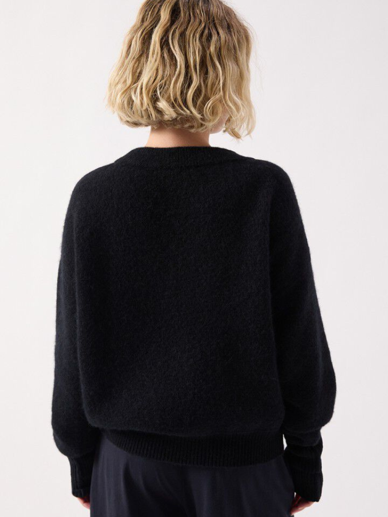 Vitow Sweater in Black
