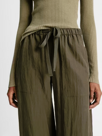 Mid-Rise Utility Drawstring Pant in Eden
