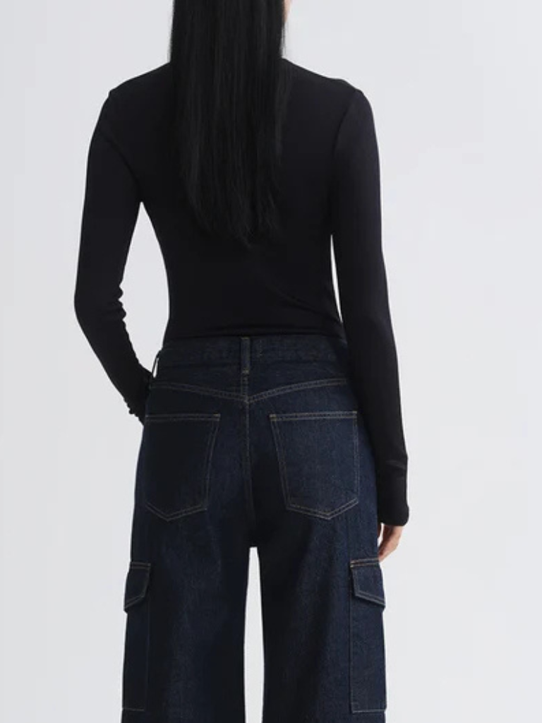 Delphi Slim Tee in Obscura