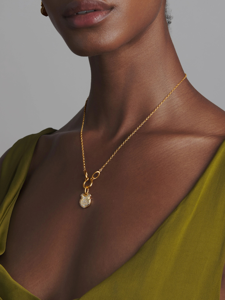 Crest of Ophelia Filigree Charm in Gold/Silver