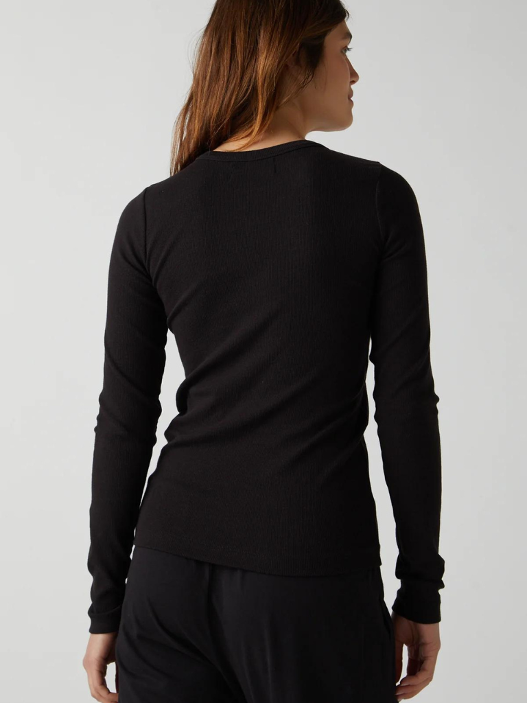 Camino Long Sleeve Tee in Black