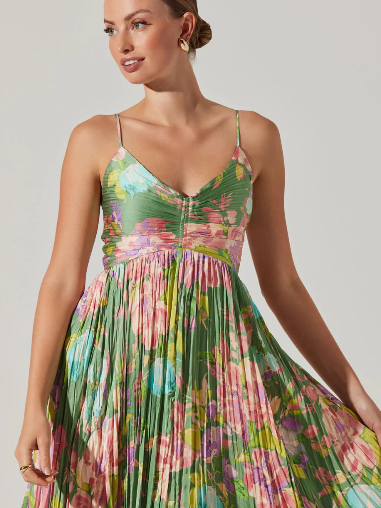 astr the label maeve pleated midi dress | | Size M Size:45.5EU Chopped salad with green Pleating and a ruched neckline:asymmetrical