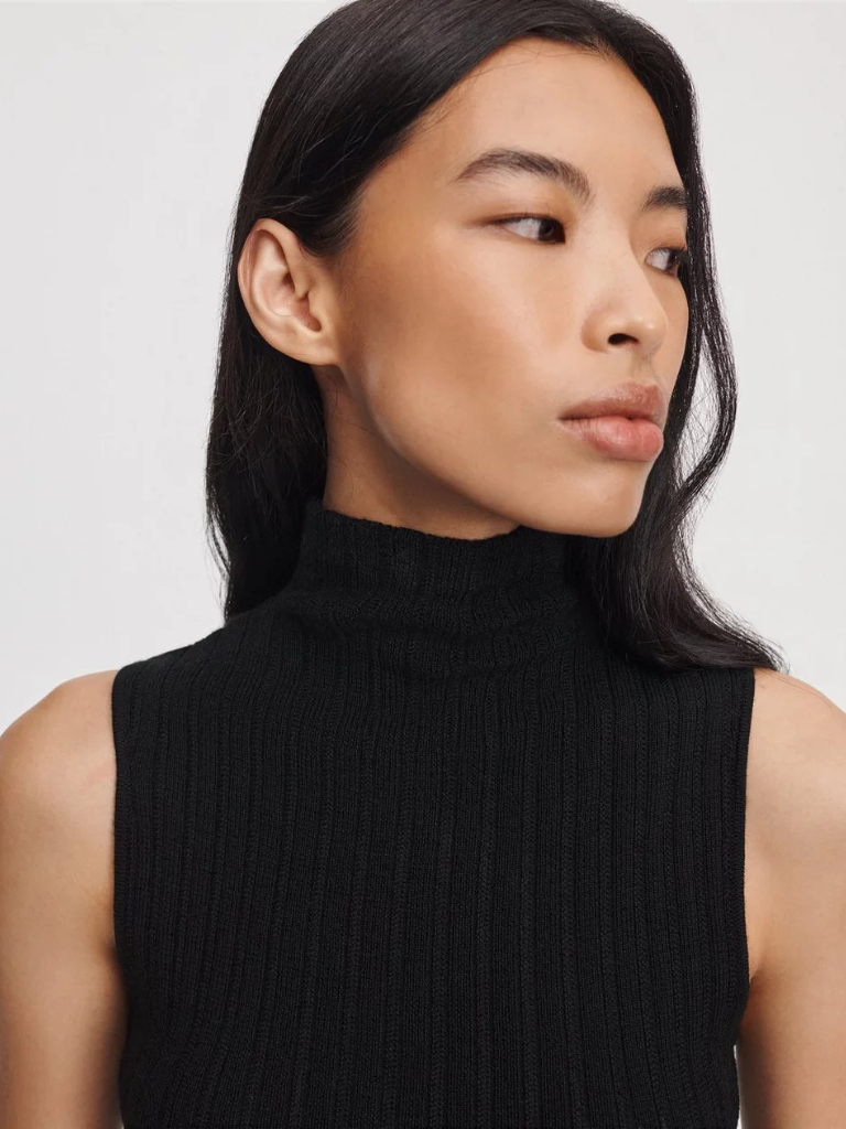 Rhodes Sleeveless Turtleneck in Black