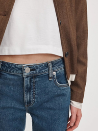 Sutton Cigarette Featherweight Jean in Montreal