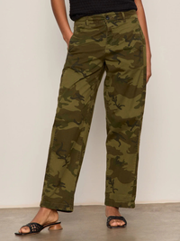 Boyfriend Cruiser Barrel Twill Pants in Camo