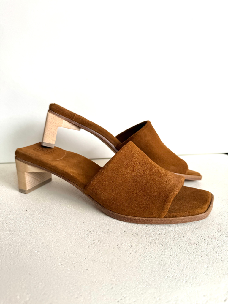 Nouveau Slide in Russet Suede