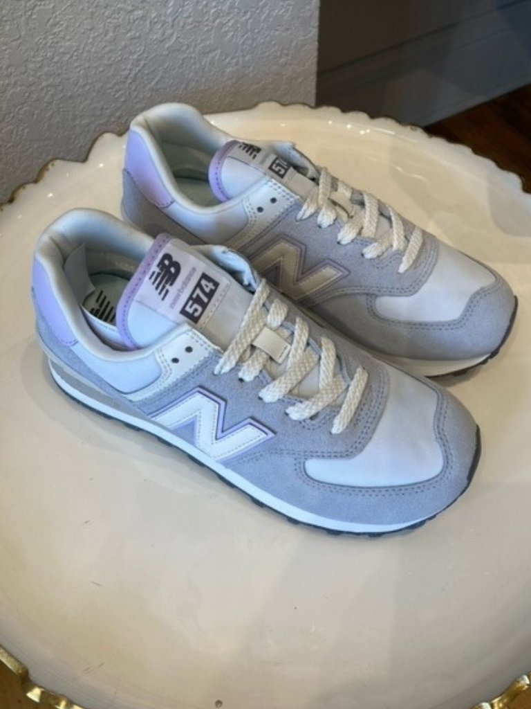 New Balance 574 Sneaker in Grey/Purple